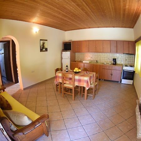 Yannis' Village Keri エクステリア 写真