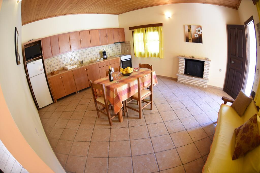 Yannis' Village Keri エクステリア 写真
