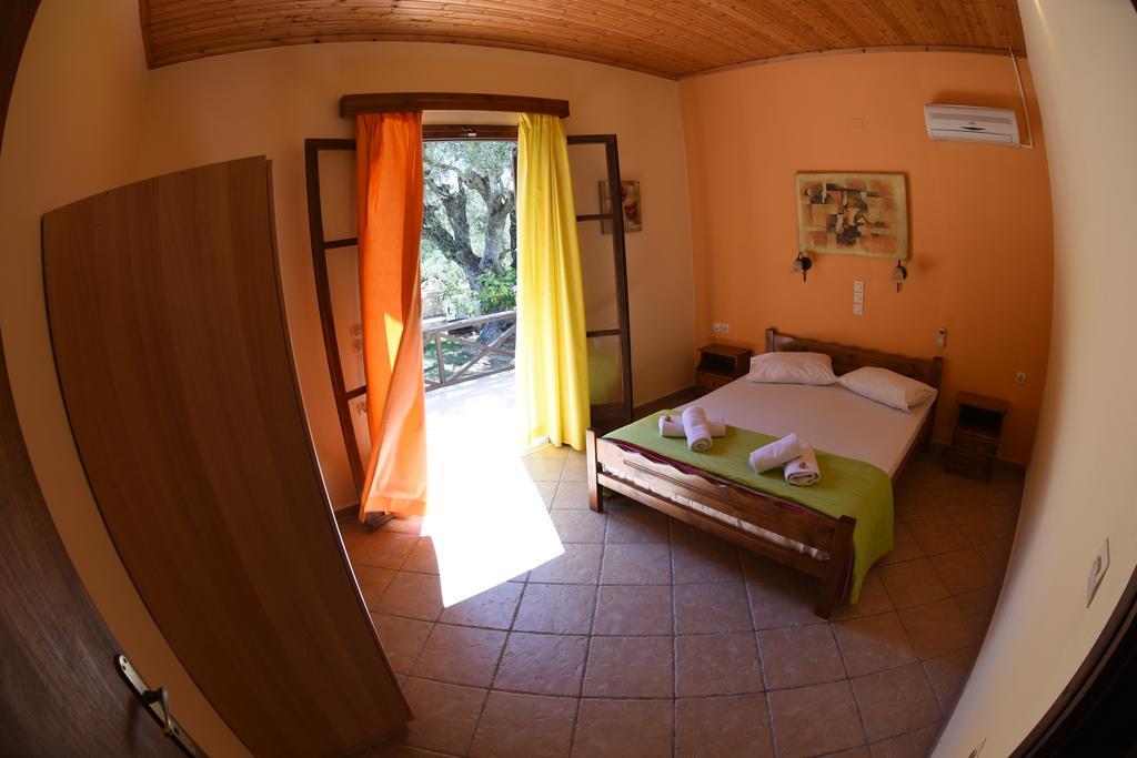 Yannis' Village Keri エクステリア 写真