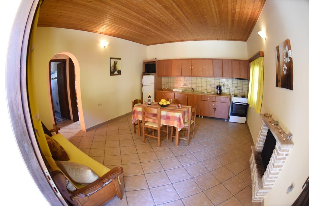 Yannis' Village Keri エクステリア 写真