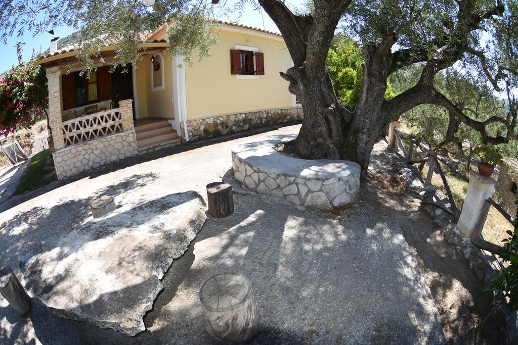 Yannis' Village Keri エクステリア 写真